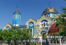 Архиерейское богослужение в Свято-Троицком храме г.Зимогорье, 11 июня 2018 г.