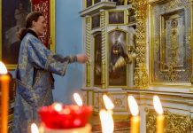 В Свято-Петропавловском соборе г.Луганска отслужили традиционный молебен перед образом Луганской БожиейМатери