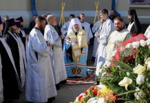 Правящий архиерей совершил соборную панихиду на могиле почившего митрополита Иоанникия