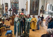 Богослужение с чином погребения Плащаницы Божией Матери в Александровске, 29.08.2022