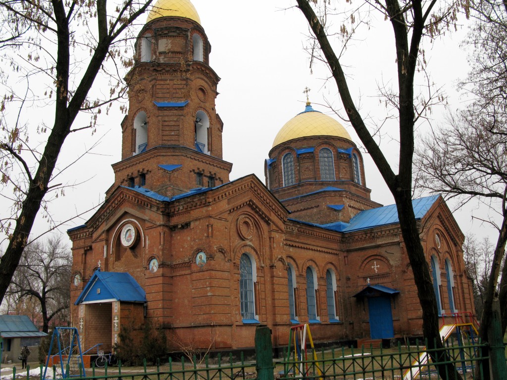 Свято-Покровский храм, Tрехизбенка