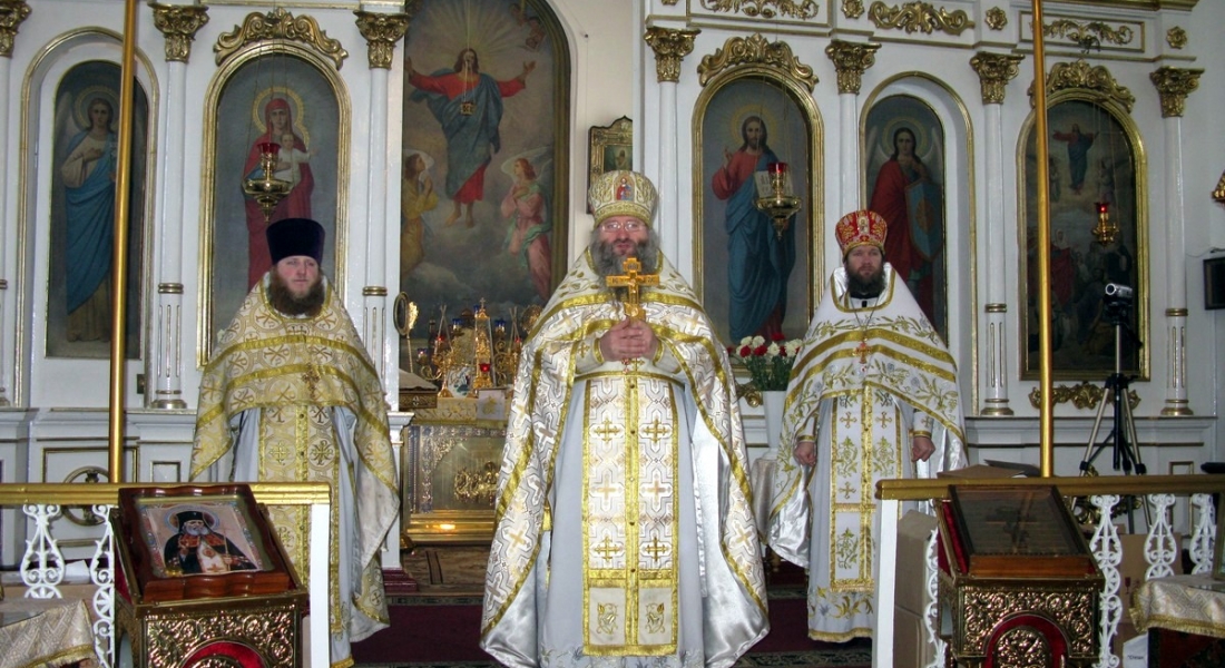 Священнослужители Свято-Вознесенского храма, протоиереи: Марк Лобов, Яков Лобов и Дмитрий Шершун