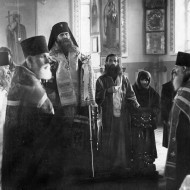 Владыка Никон в Свято-Никольском храме, 1952 г.