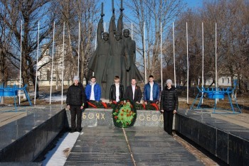 В центральном парке Александровска возложена лента памяти в честь погибших воинов-освободителей в ВОВ