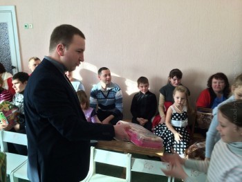 Администрация г. Александровска посетила новогодние утренники в детских садах и школах города